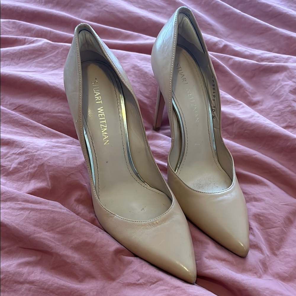 Stuart Weitzman Cream Heels with Pointed Toe and Stiletto Heel